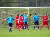 Kam za futbalom? Zvončín hrá v Trebaticiach, Lokomotíva s Dechticami