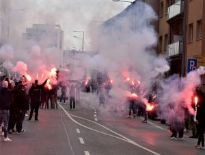 VIDEO: Futbalistov Spartaka vyprevádzali na derby stovky fanúšikov