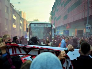 Bengále a ohňostroj: Spartakovcov po derby vítali oslavujúci fanúšikovia