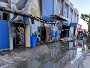 Po požiari skladu v Maduniciach odhadujú škodu na 1,5 milióna eur