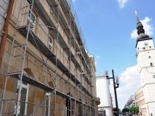 Pri trnavskom divadle postavili lešenie, začínajú s obnovou fasády