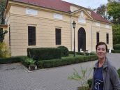 Empírové divadlo v Hlohovci sa stalo terčom útokov vandalov