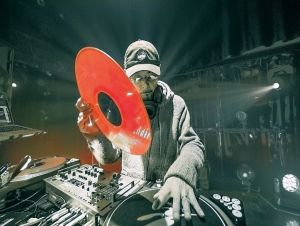 Legenda klubovej scény z Tokia príde do Trnavy! V Malom Berlíne zahrá DJ Krush