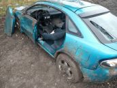 Nehoda pri Špačinciach: Mazda vyletela do poľa, vodič sa zranil