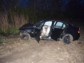 Nehoda pri Voderadoch: Vodič BMW nezvládol jazdu cez kruhový objazd
