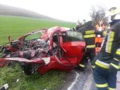 Tragická nehoda: Vodič zrážku s nákladiakom neprežil