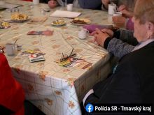 Snažili sa okradnúť dôchodkyňu, Trnavčanka sa nenechala
