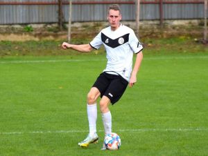 Futbal, 8. liga A: Zeleneč zdolal aj Biely Kostol, Slávia vysoko vyhrala