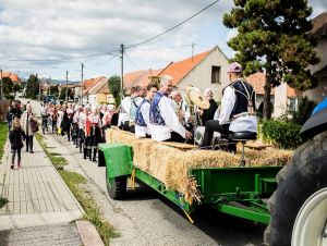 V Suchej nad Parnou chystajú dožinky, obcou pôjde krojovaný sprievod