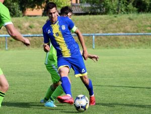 Futbal, 8. liga B: Dubovany viedli gólom z polovice ihriska, Drahovce otočili