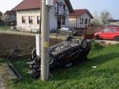 Mladík jazdil bez vodičáku na BMW, v Maduniciach vrazil do vozidla