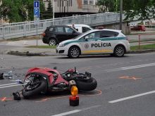 Nehoda motorkára v Dechticiach nebola jediná. Polícia vyzýva k obozretnosti