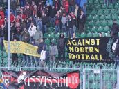 Fanúšikovia Spartaka a Žiliny stáli bok po boku v jednom sektore