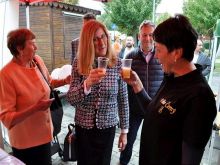 Ministerka Gabriela Matečná na jarmoku koštovala burčiak aj trdelník