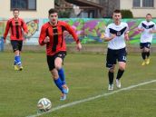 Futbal, 5. liga: Veľké Kostoľany zdolali Spartak, Zvončín exceloval v Krakovanoch