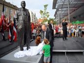 FOTO: Pri City Arene odhalili sochu trénerského mága Antona Malatinského