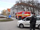 Na súde v Trnave nahlásili bombu, polícia uzavrela budovy a okolie