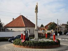 V Šúrovciach majú opäť adventný veniec, okolo ktorého jazdia autá