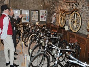 Západoslovenské múzeum vystavuje historické bicykle, nechýba ani kostitras