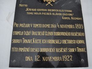 V budove dnešnej Prachárne vypukol požiar, ťažké zranenia utrpelo 10 hasičov