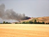 Hasiči bojovali s požiarom skládky pri Trnave celú noc