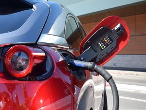 Pribudnú nabíjačky pre elektromobily, Trnava získala peniaze z Plánu obnovy
