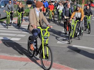 Zdieľané elektrobicykle sa v pondelok vrátia do ulíc, Trnava spúšťa novú sezónu