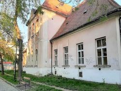Budova vyčlenená na karanténu pre trnavských bezdomovcov je prázdna