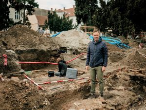 Unikátne nálezy! Pod námestím SNP objavili stredoveký kostolík aj parkovisko