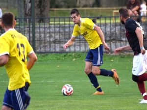 Futbal, 8. liga B: Dechtice a Zavar idú na víťaznej vlne, Šulekovo má prvé body