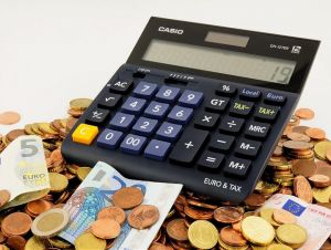 Poslanci v Hlohovci neschválili rozpočet, pre mesto to znamená problém