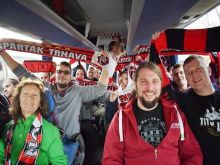 Vyhráme! Odkazujú fanúšikovia Spartaka, ktorí smerujú do Záhrebu
