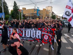 FOTO: Fanúšikovia Spartaka pochodovali pred zápasom s Dniprom ulicami Košíc