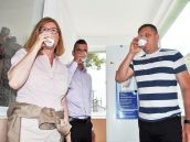 Fico kontroloval žatvu v Drahovciach, ochutnal aj tamojšie mlieko