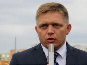 Fico poslal do Piešťan milión eur na hokejovú halu