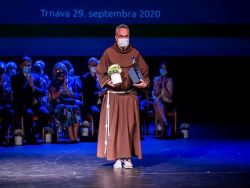 Kraj ocenil ľudí, ktorí sa postavili zoči - voči ochoreniu COVID-19