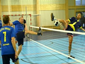 Nohejbalisti pred Vianocami premiérovo smečovali v Cíferi, prišli aj hviezdy