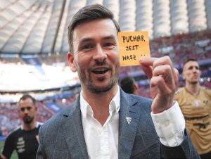 gasparik_pohar_je_nas_260504.jpg