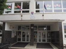 Šesť učiteľov je v karanténe, žiaci viacerých tried ZŠ na Gorkého ulici v Trnave sú doma