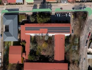 Pred školu na Gorkého ulici namaľujú pestrofarebný pás plný motívov z detského sveta