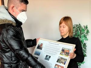 Pamiatku Kvetoslava Gregušku pripomína tablo v Hlohovci a Siladiciach