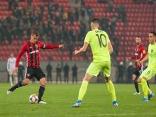 Futbalovú ligu neobnovia skôr ako v júni, únia hovorí s klubmi aj o skrátení súťaže