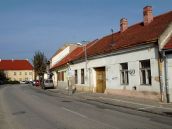 Trnavská radnica ponúka na predaj dve historické budovy