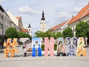 V sobotu sa na pešiu zónu opäť vráti nápis #TRNAVA