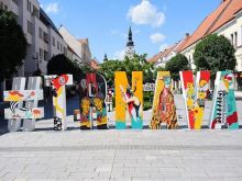 Kde si urobiť fotografiu z mesta? Na pešej zóne opäť stojí nápis #TRNAVA