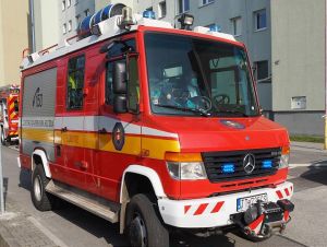 Z kanalizácie v Trnave išiel dym, hasiči namerali splodiny horenia