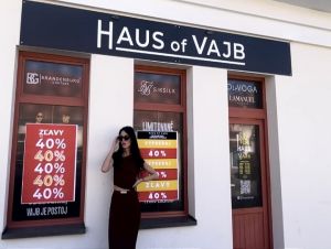 Módny hit, o ktorom sa hovorí: Haus of Vajb spustil zľavy do 40 %. Má to aj milý dôvod
