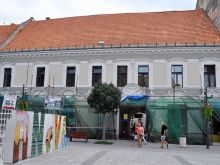 Fasádu jedného z najkrajších domov na Hlavnej ulici dokončia o niečo neskôr
