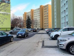 Hlboká ulica v Trnave je už celá súčasťou spoplatnenej rezidentskej zóny R3