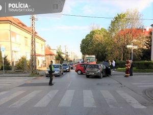 Nehody: Autá sa zrazili na Ulici Andreja Hlinku v Trnave aj v Malženiciach